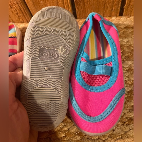 2 Pairs of Girls Water Shoes Sz 7-8 - Picture 5 of 7
